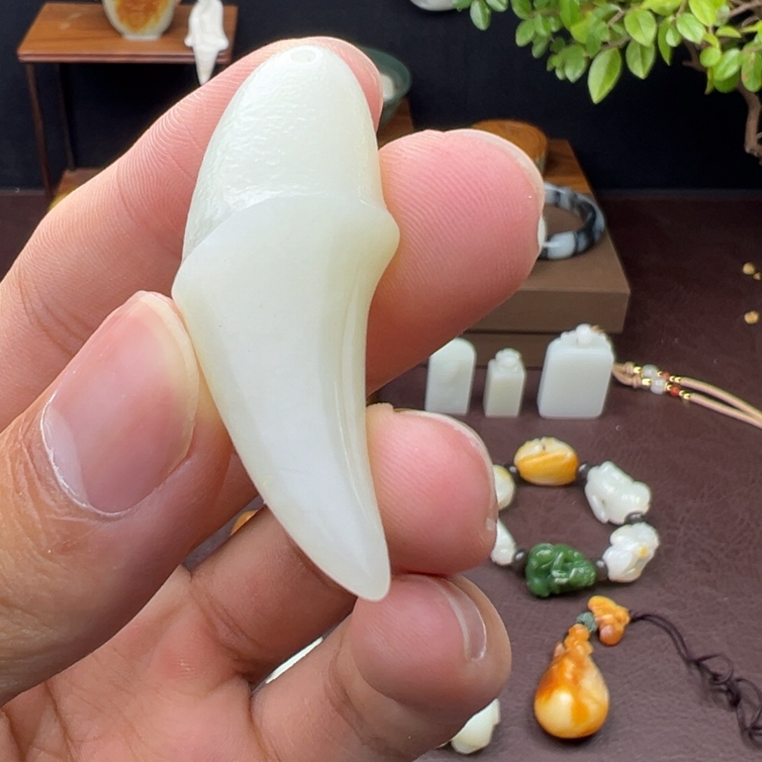 和田玉未镶嵌吊坠(不含链)和田玉玉狼牙