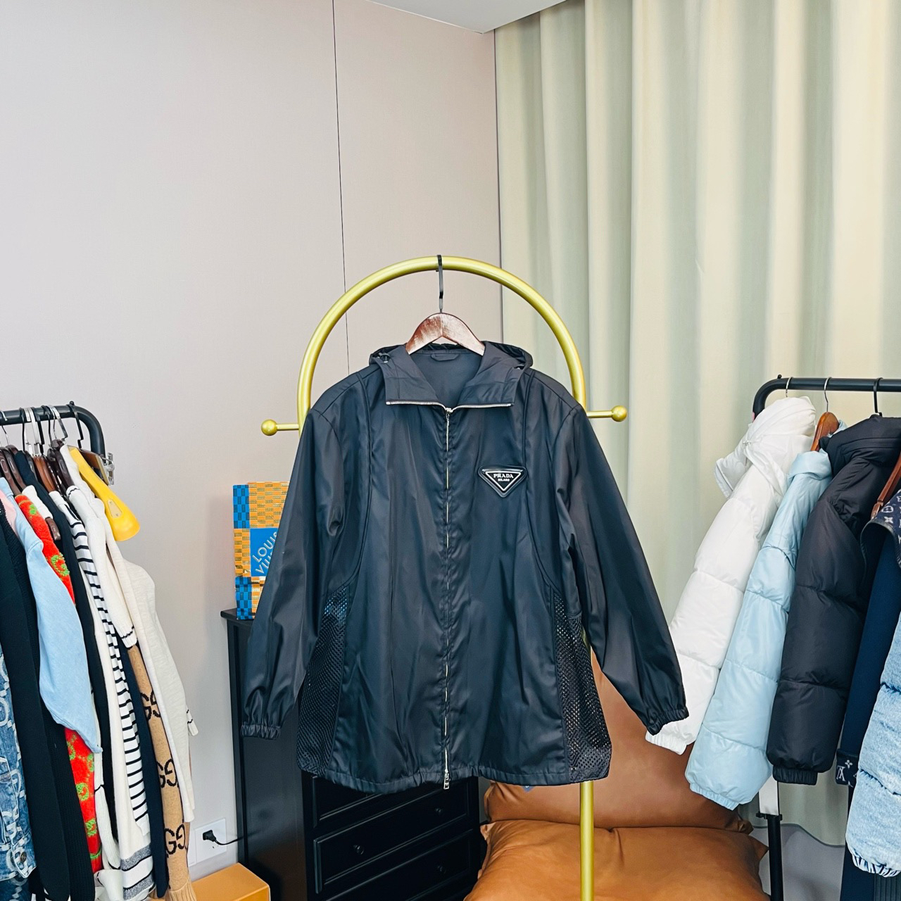 全新未使用 Prada/普拉达 黑色金属三角标冲锋衣 38码 99新