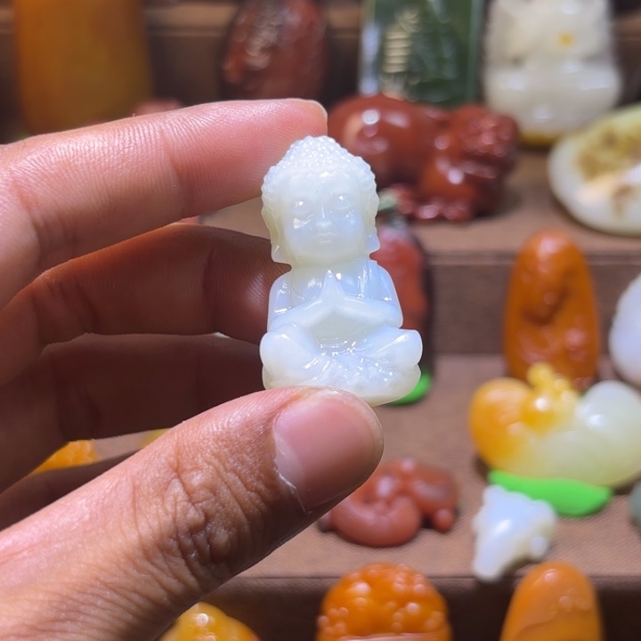 和田玉未镶嵌颈饰吊坠