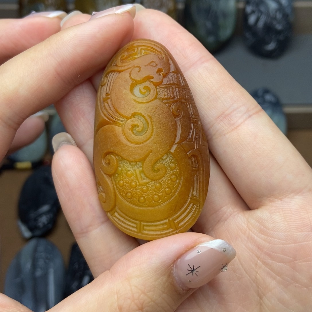 和田玉颈饰未镶嵌乐***阳