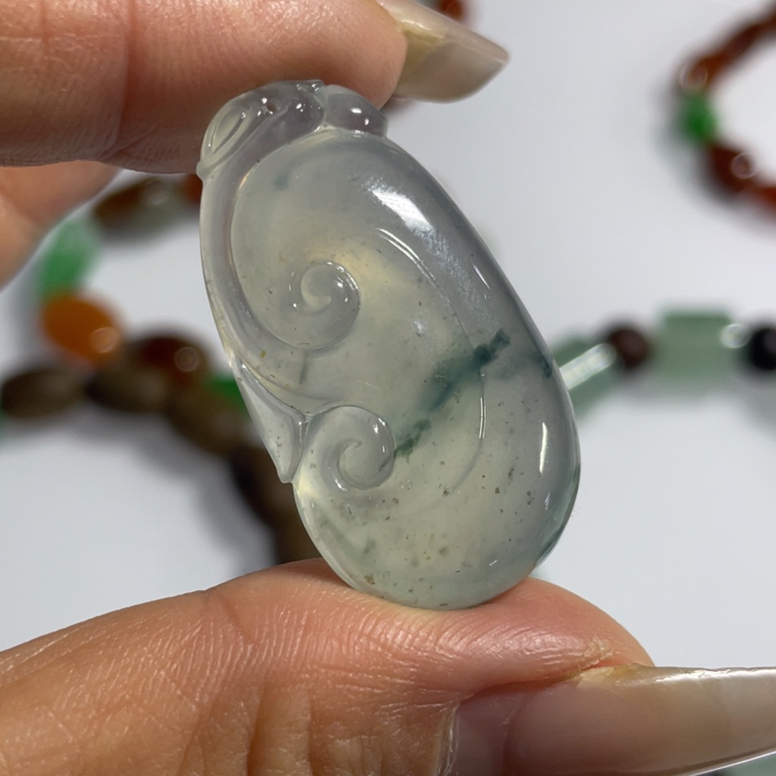 翡翠颈饰未镶嵌如意