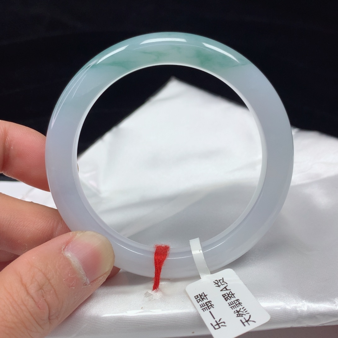 翡翠手镯（圆镯）未镶嵌54.7