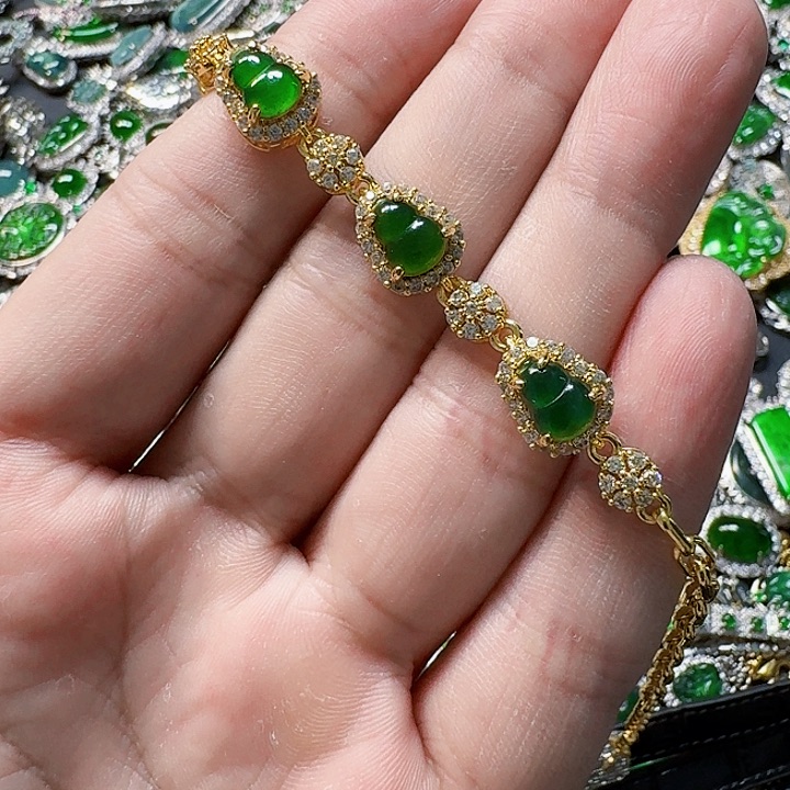 翡翠颈饰未镶嵌天然A货翡翠放漏