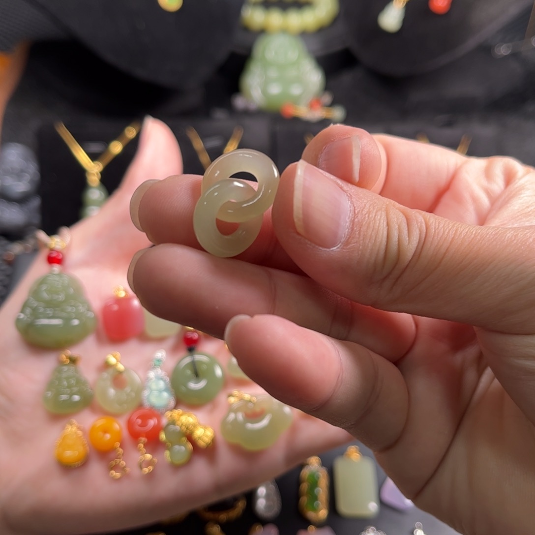 和田玉颈饰未镶嵌