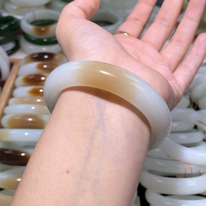 和田玉手镯未镶嵌糖白镯58