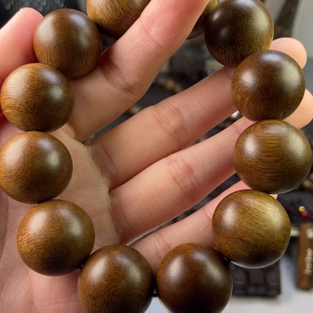 沉香手串归*?越南芽庄白