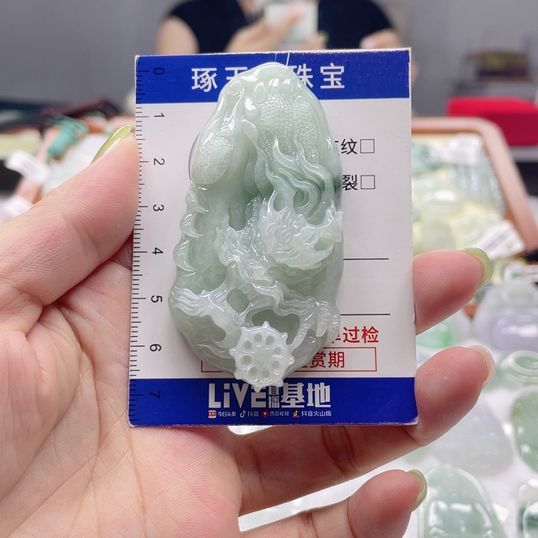 颈饰未镶嵌翡翠龙牌
