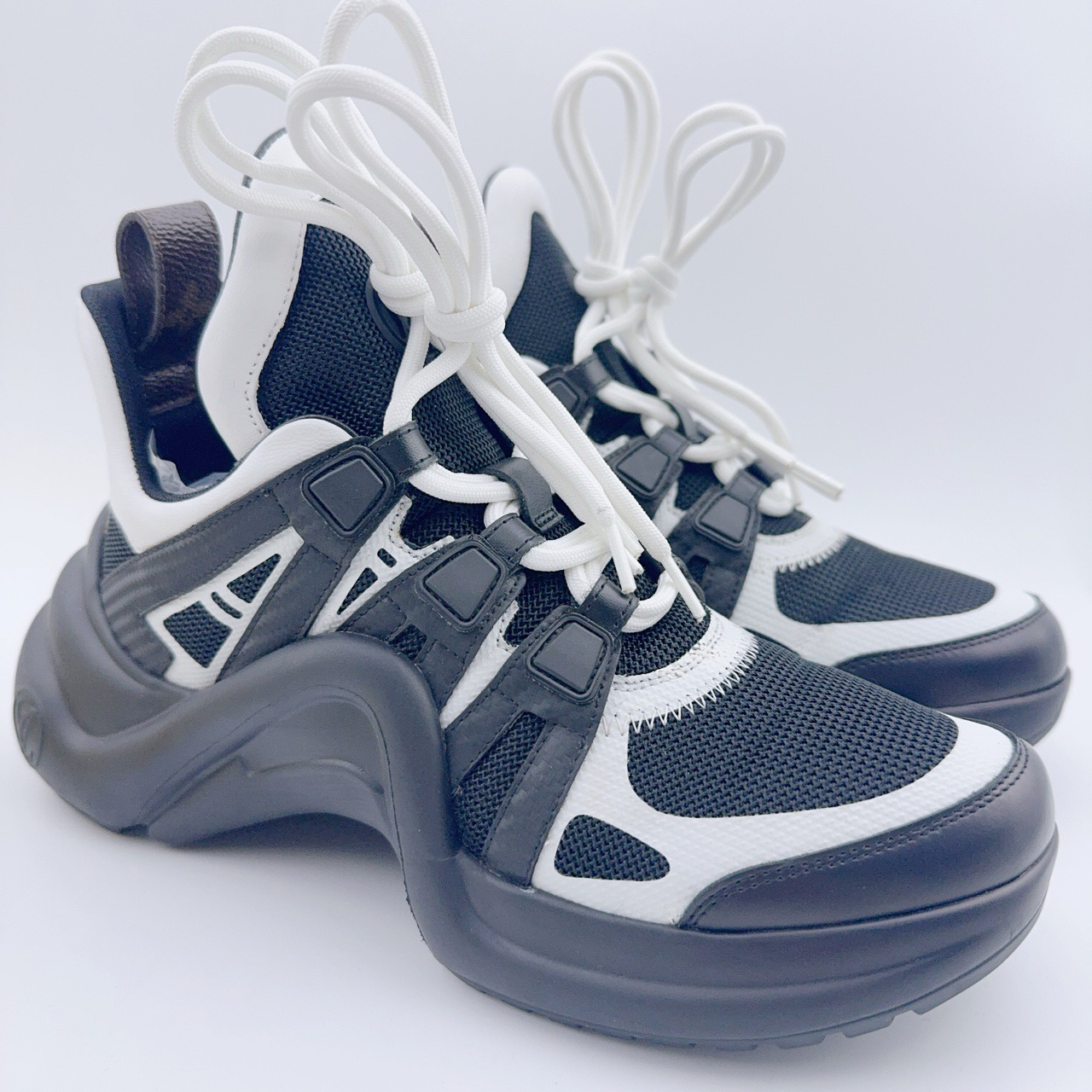 95新 LouisVuitton/路易威登 37码/黑白熊猫拱桥