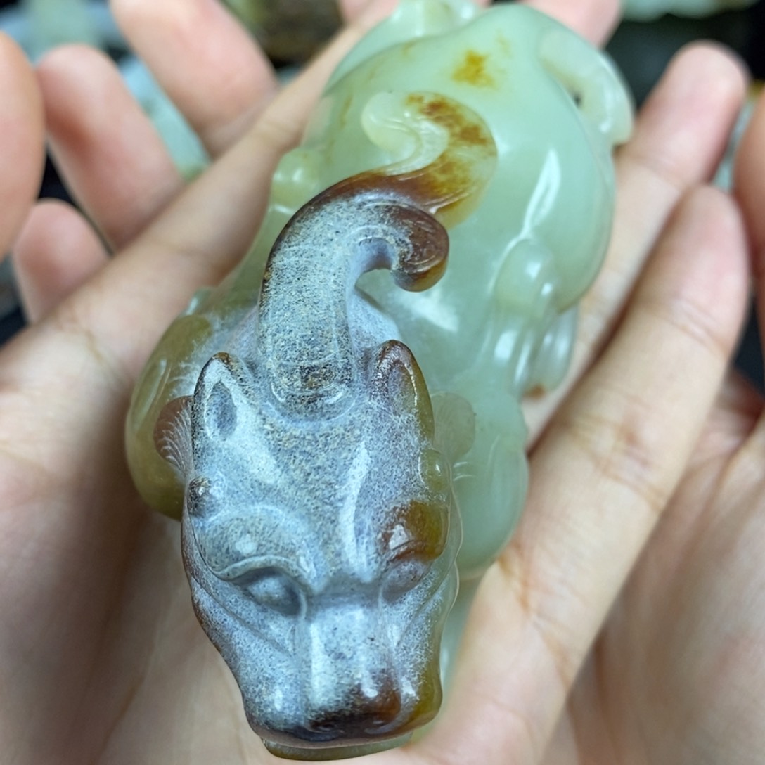 和田玉未镶嵌把件?