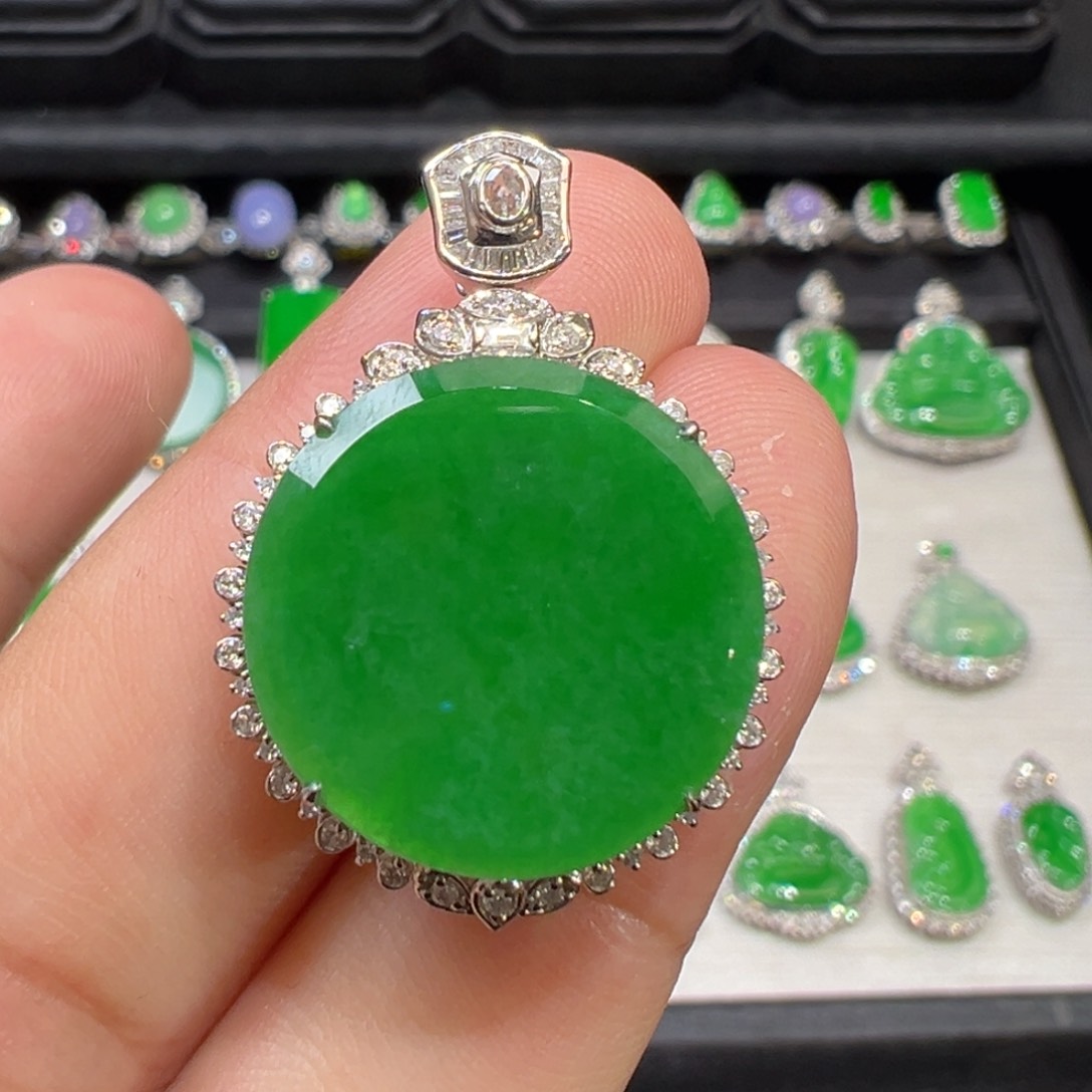 翡翠吊坠(不含链)18K金镶嵌