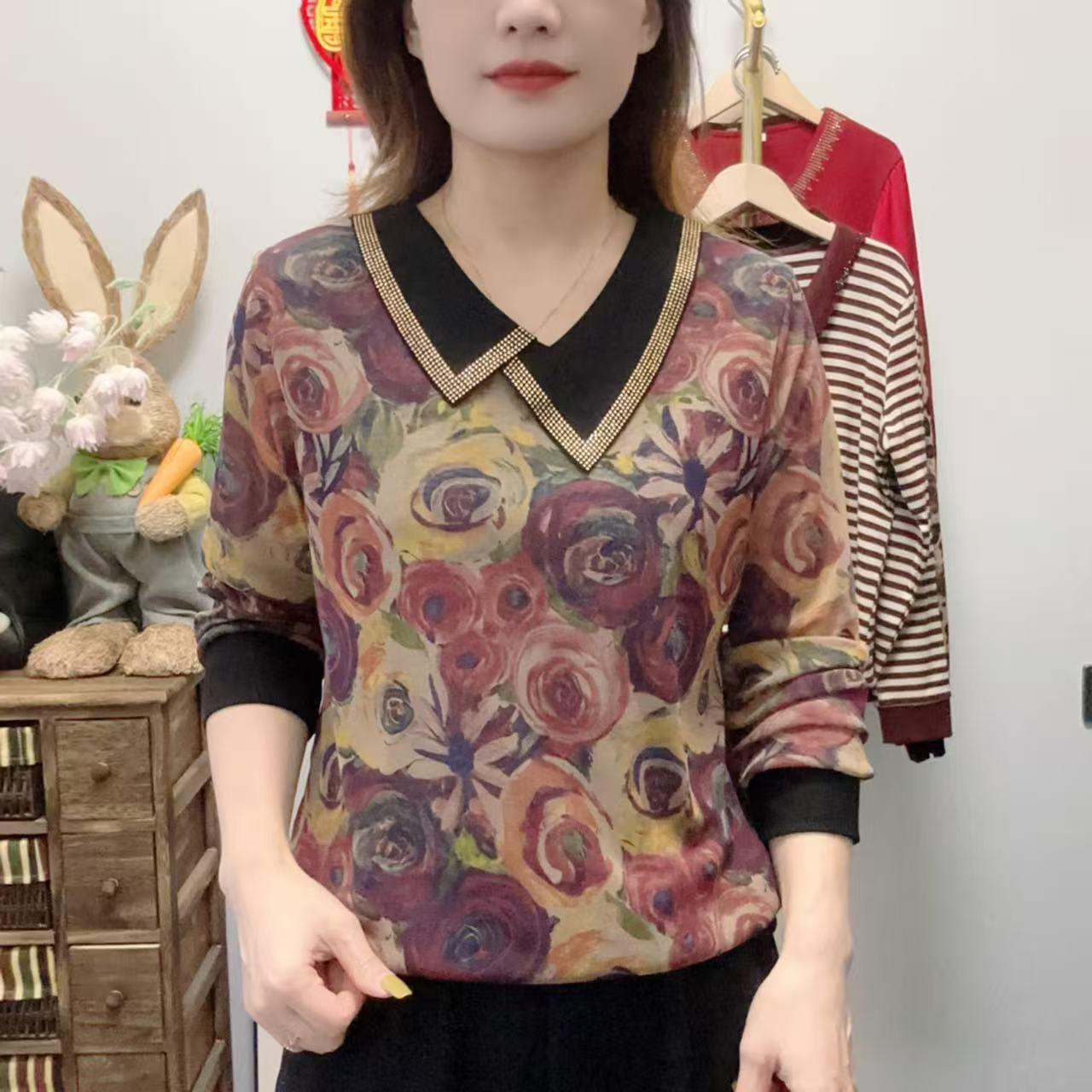 【丽姐家】时尚中老年女装网红常花翻领薄款宽松女士纱网上衣