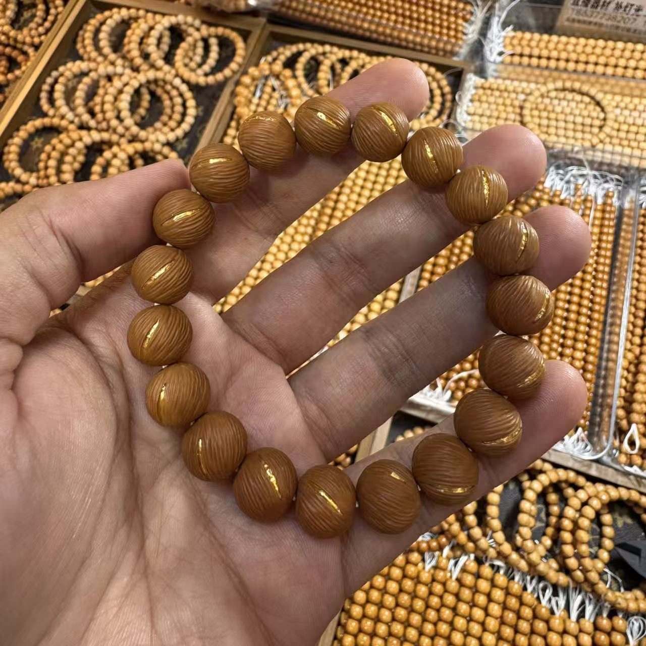 E3227“黄金瞳”猴头圆珠精工雕刻手串12mm左右