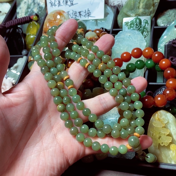 透闪石质玉颈饰未镶嵌