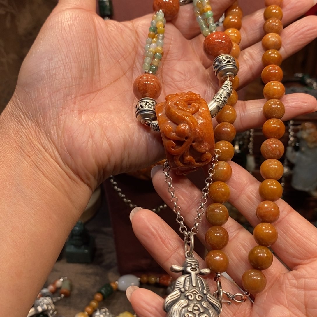 翡翠吊坠(赠链)未镶嵌