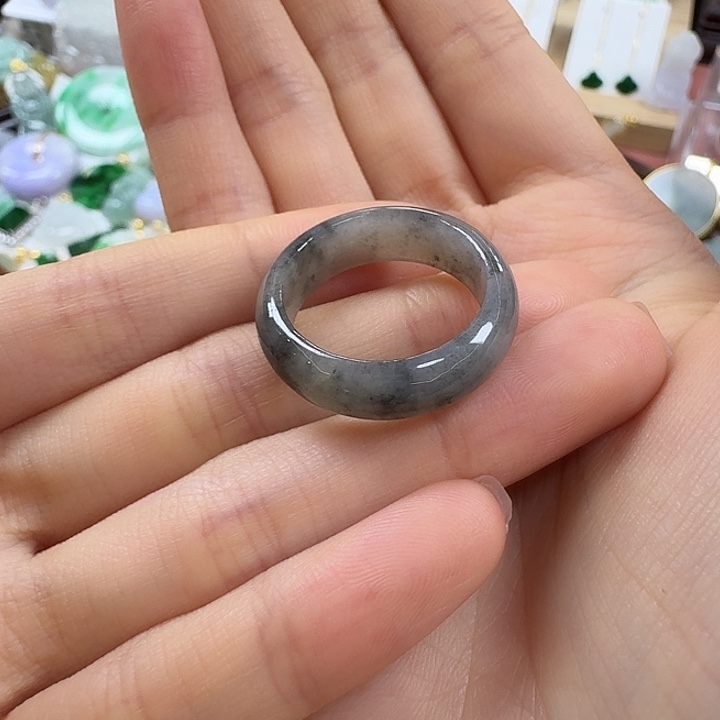 一***平翡翠未镶嵌颈饰戒圈