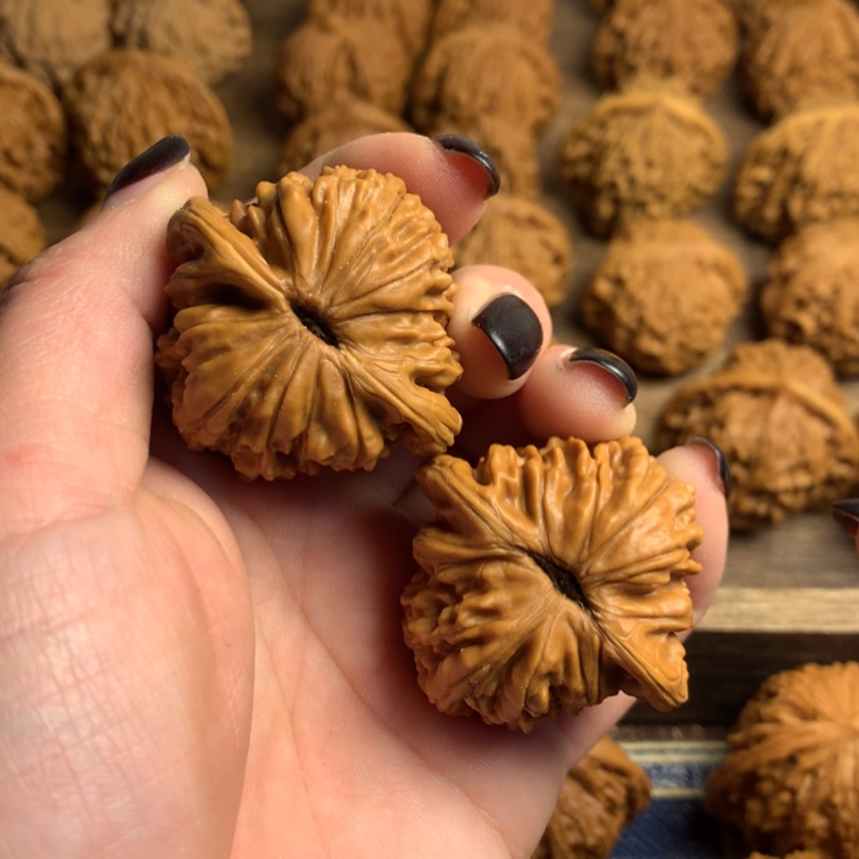 【闪购商品】文玩核桃吊坠义**经悍高楼