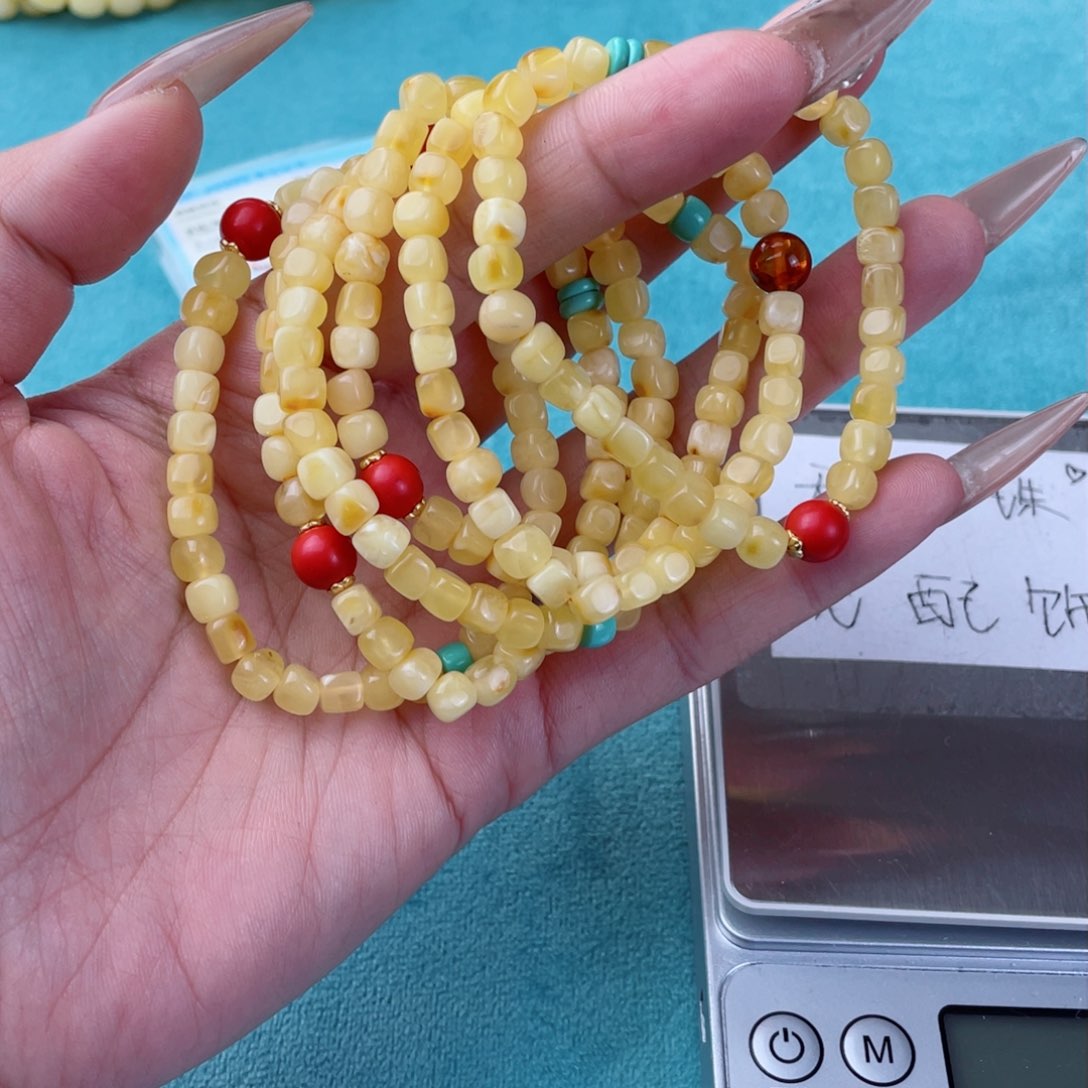 蜜蜡裸石未镶嵌多样性发其中一个