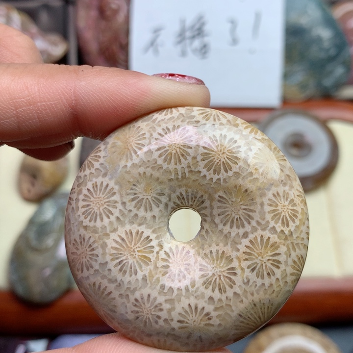 硅化珊瑚（珊瑚玉）颈饰足银镀金镶嵌地***.