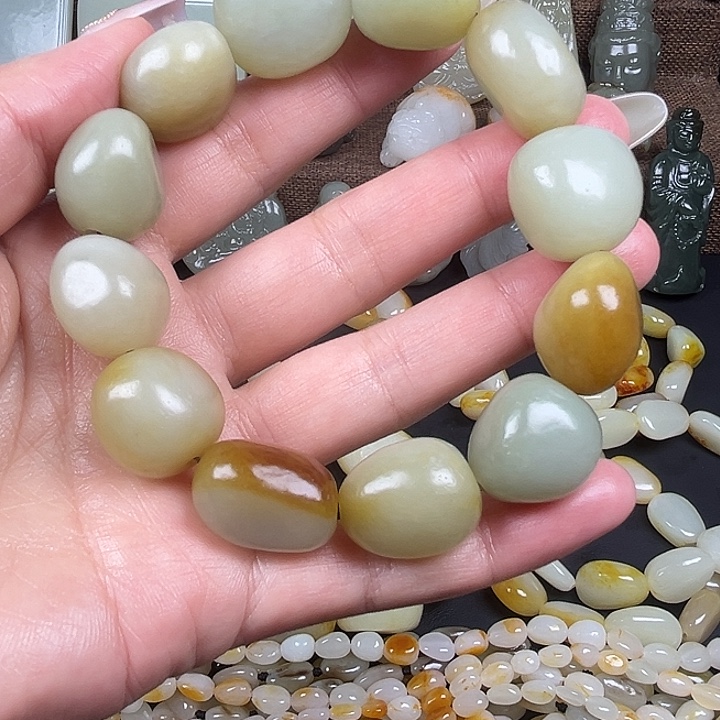 起***间和田玉未镶嵌手链