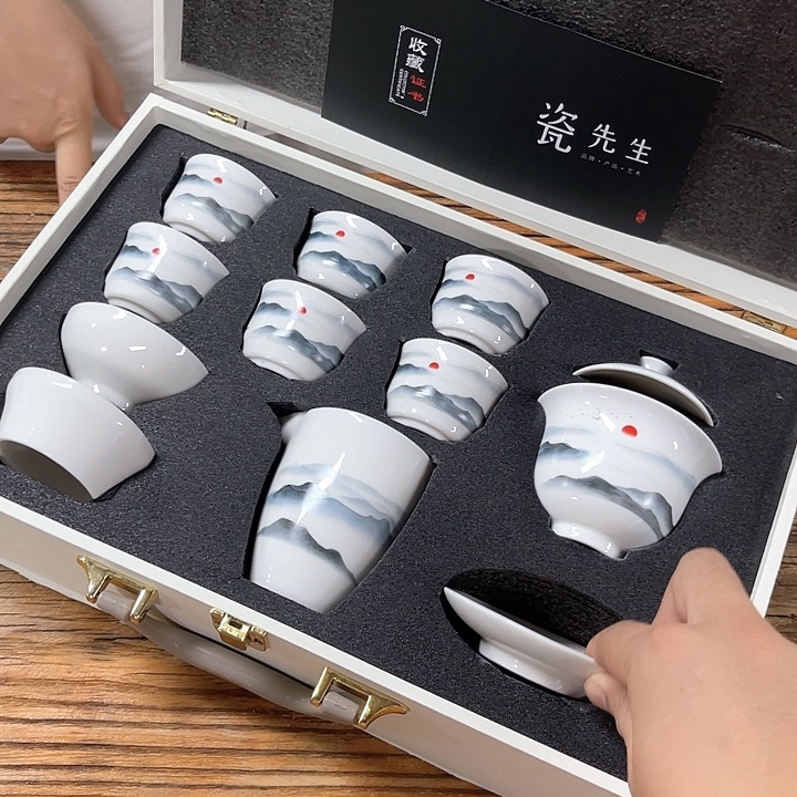 孤品茶具套装等。      