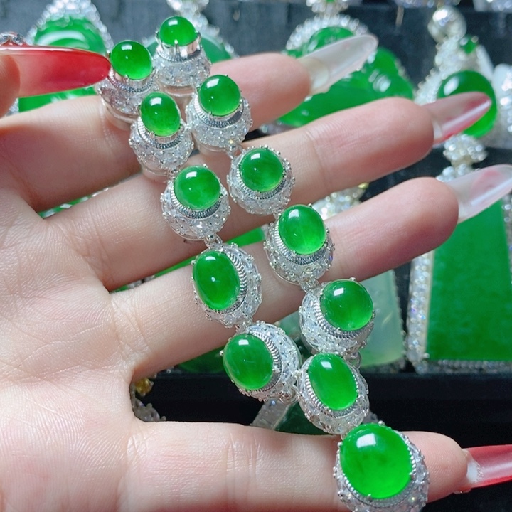 翡翠颈饰未镶嵌