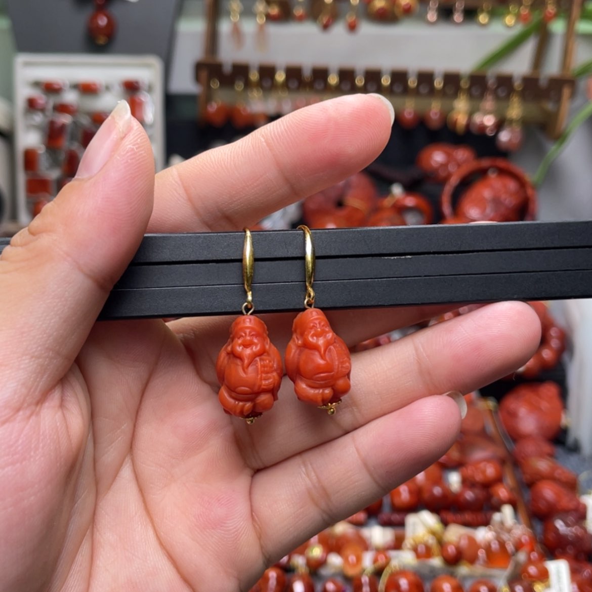 【闪购商品】银S925镶嵌财神爷耳钩南红玛瑙