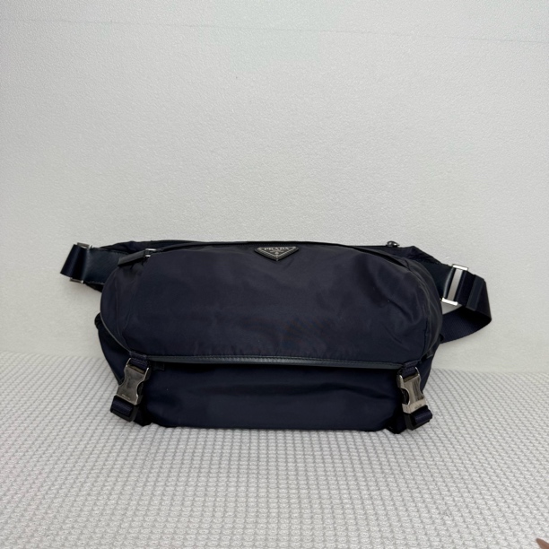 95新 Prada/普拉达 5758/男士时尚休闲蓝色尼龙单肩包