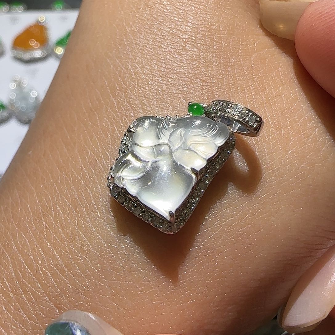 【闪购商品】颈饰18K金镶嵌翡翠天然