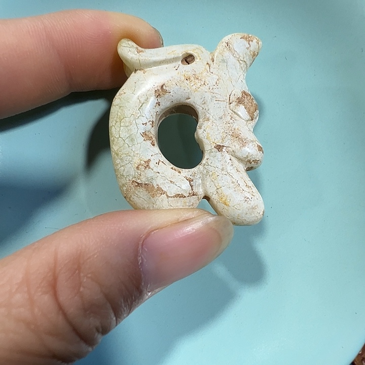 透闪石质玉未镶嵌挂件