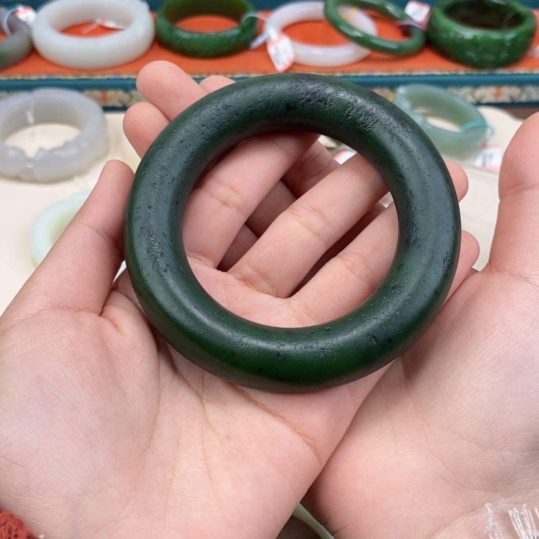 一***水和田玉未镶嵌手镯