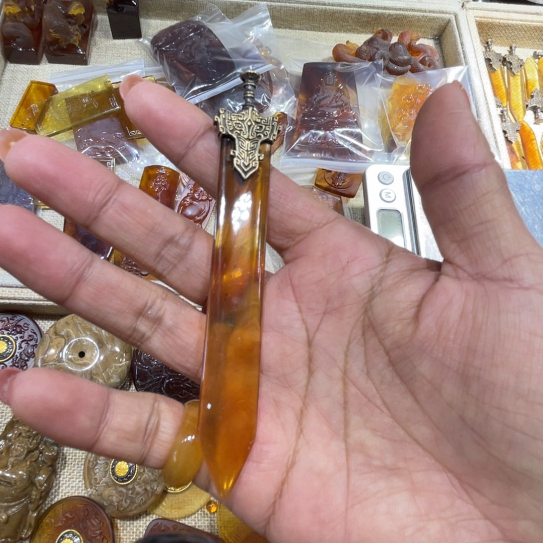 琥珀未镶嵌手串刀