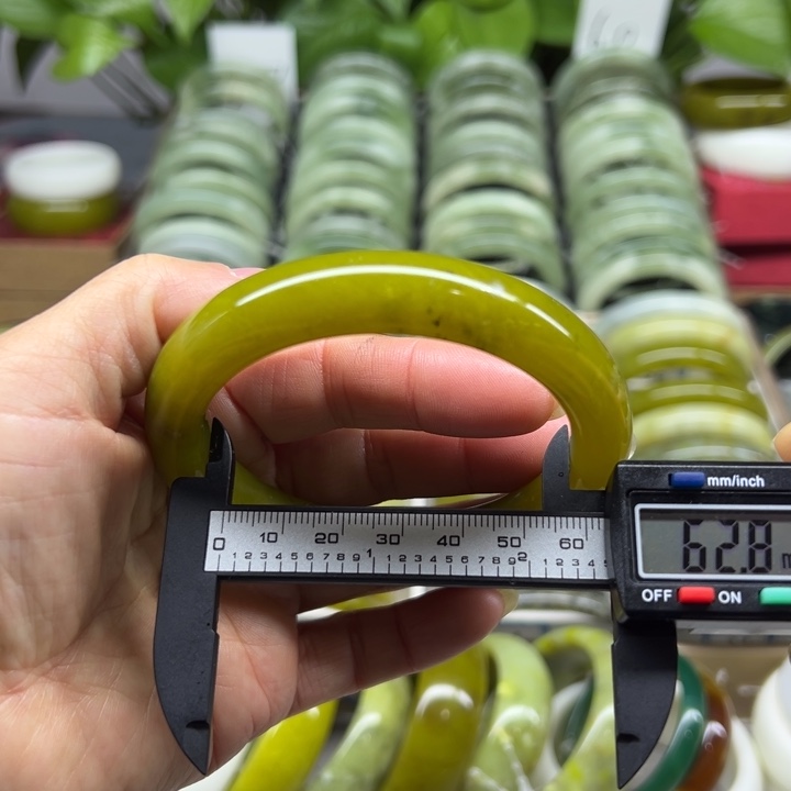 蛇纹石玉未镶嵌手镯18