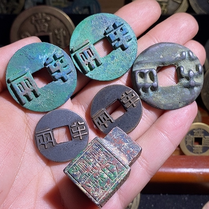 邵***刻铜现代花钱工艺品工艺品