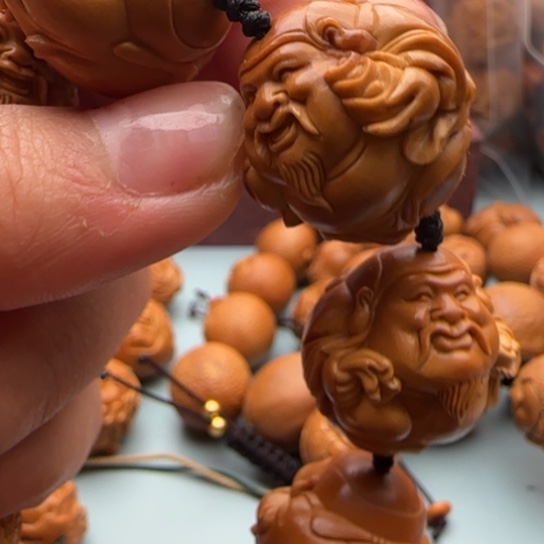 橄榄核手串用****云雕刻工艺