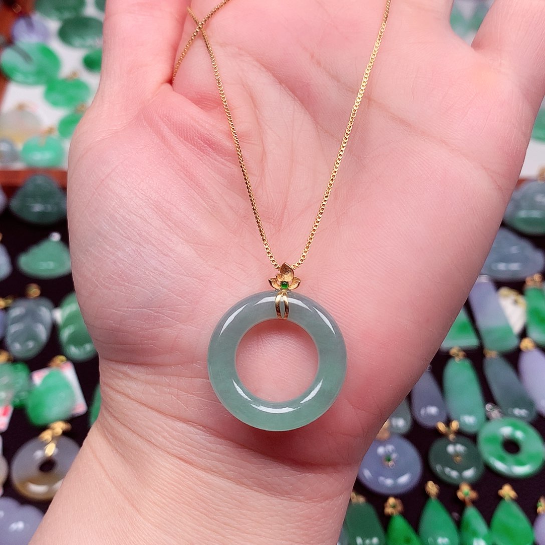 翡翠18K金镶嵌颈饰