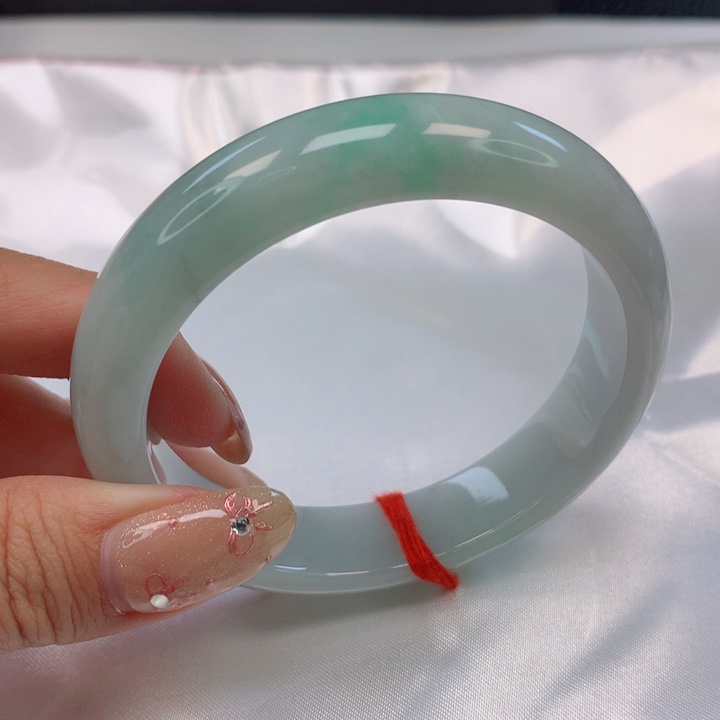 翡翠手镯未镶嵌54圈