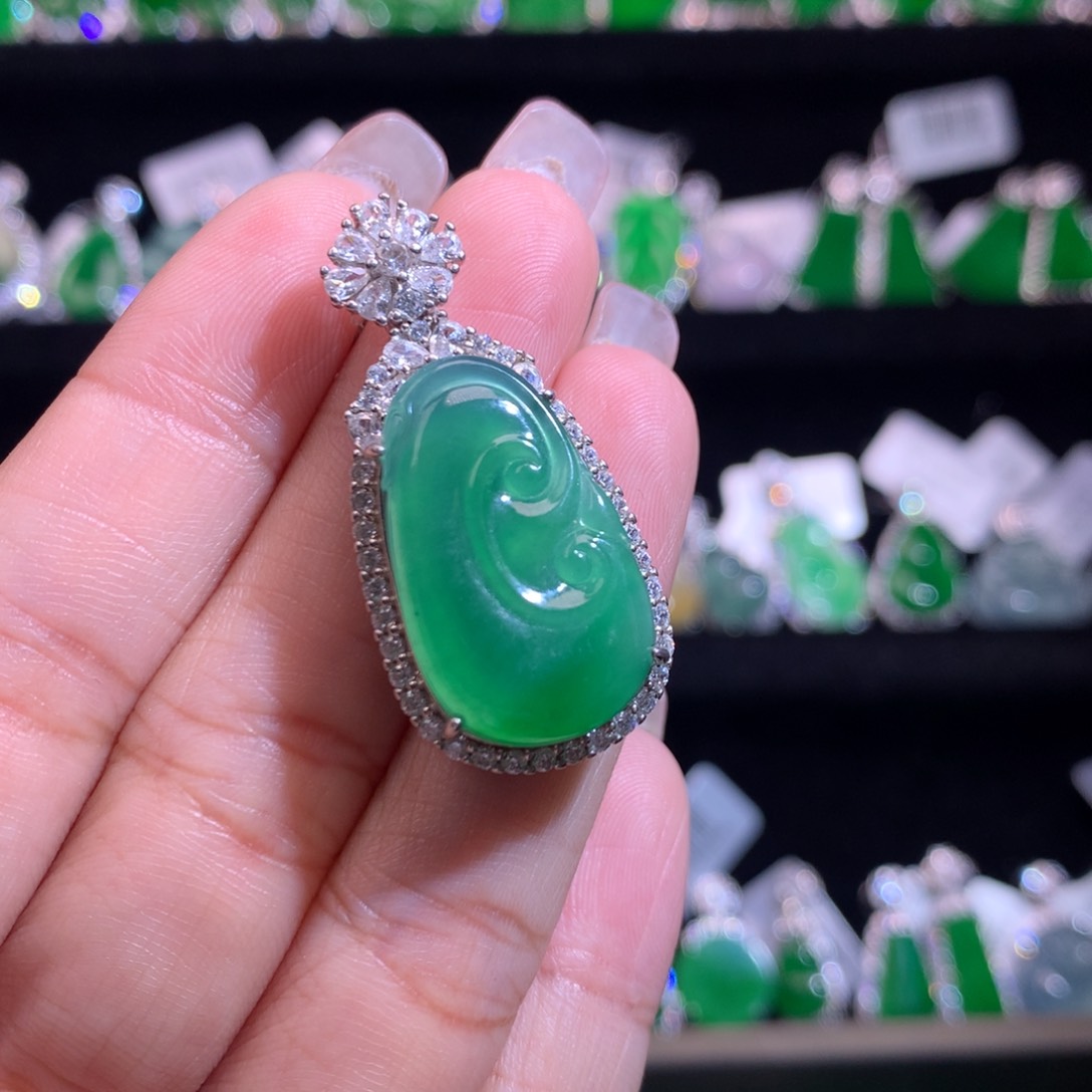 【闪购商品】颈饰银S925镶嵌翡翠