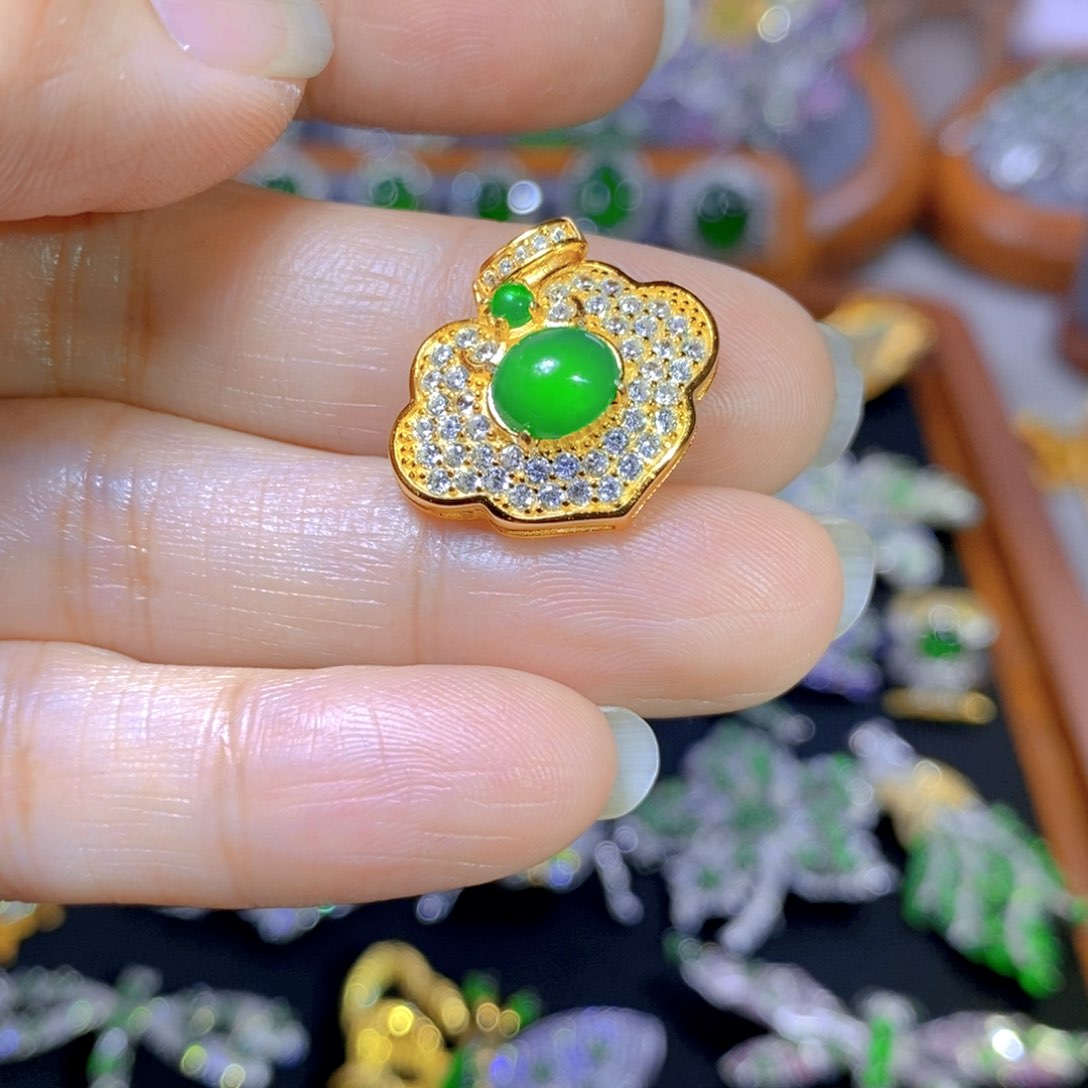 翡翠颈饰银S925镶嵌天然翡翠