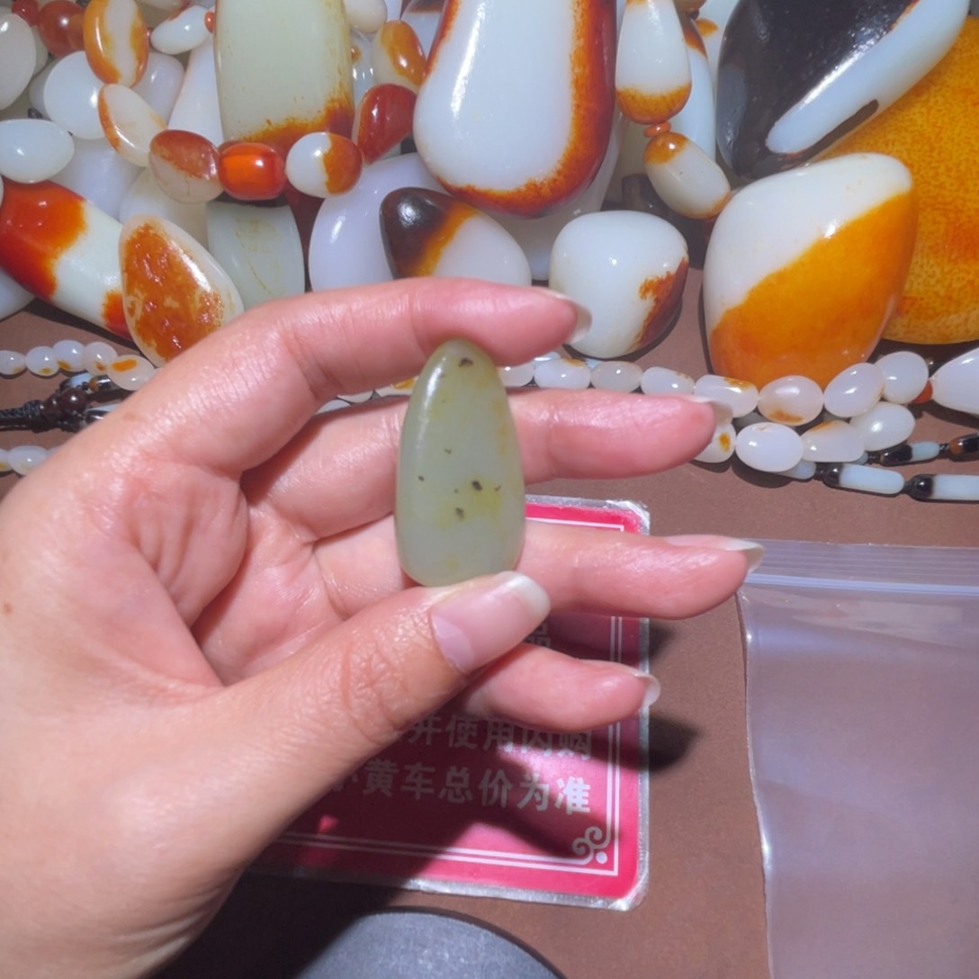 和田玉（糖玉）未镶嵌珠宝奇石岭