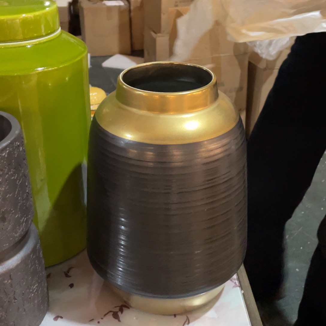 陶瓷花瓶，家居摆件。