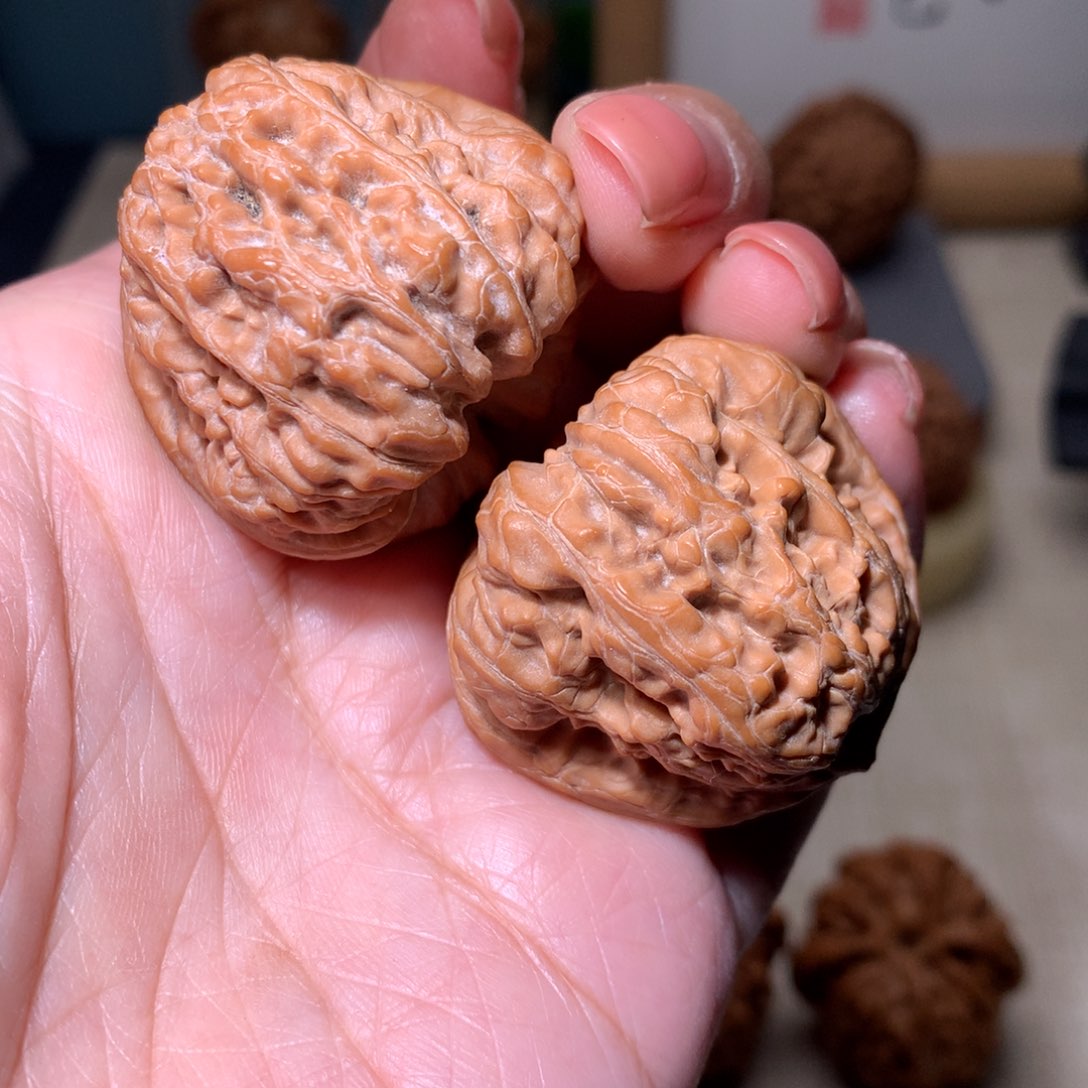 文玩核桃把件一**好平谷凹底