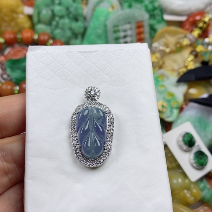 翡翠吊坠(赠链)未镶嵌