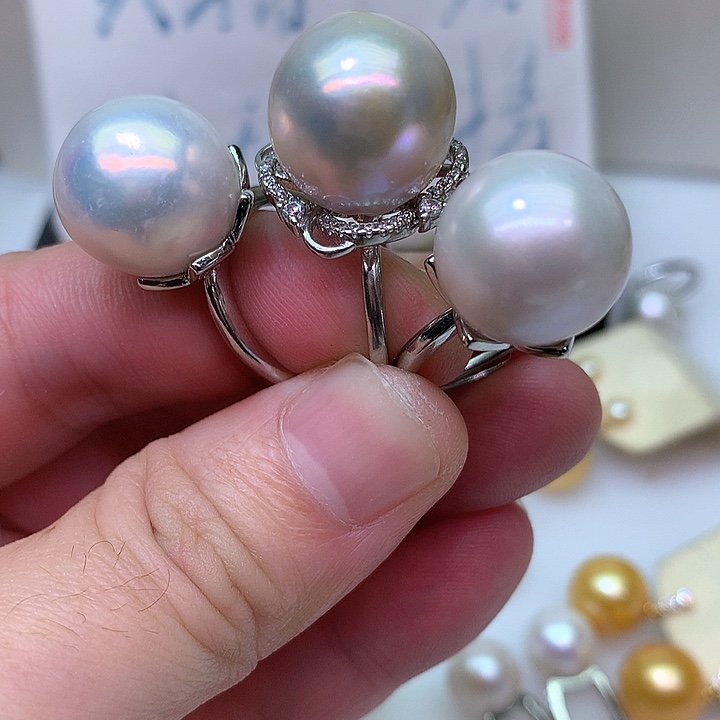 银S925镶嵌耳饰淡水珍珠方*?