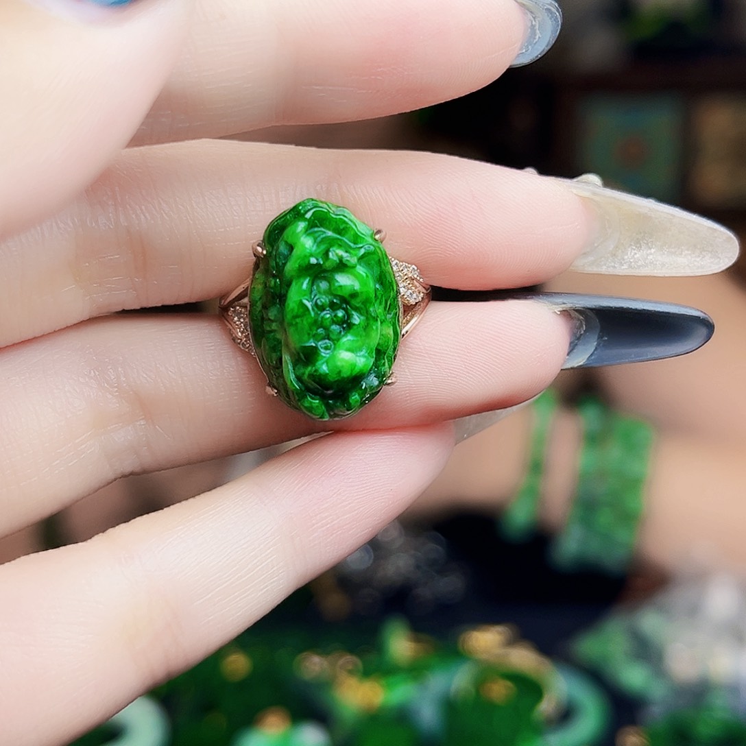 颈饰未镶嵌翡翠多样性