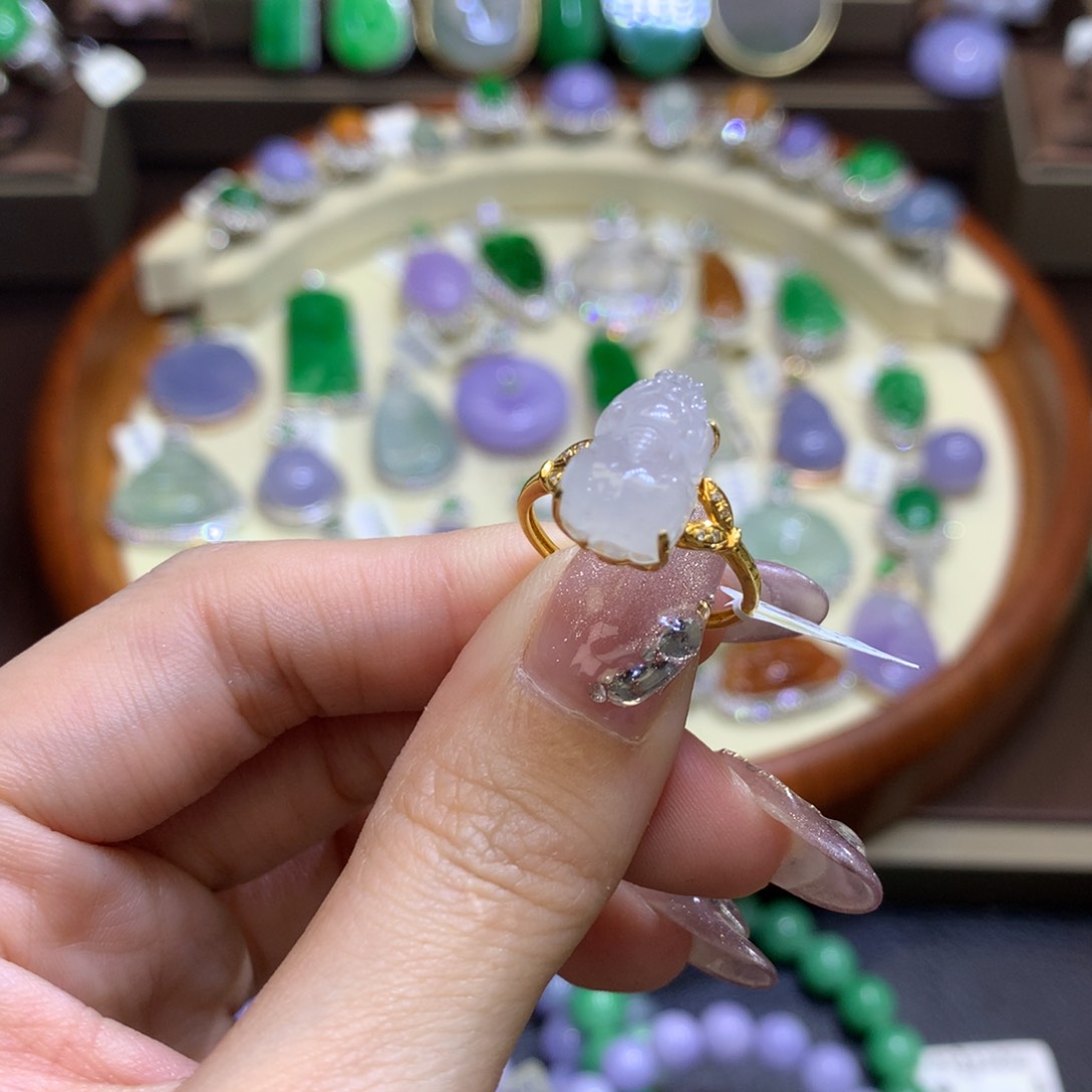 翡翠18K金镶嵌颈饰翡翠