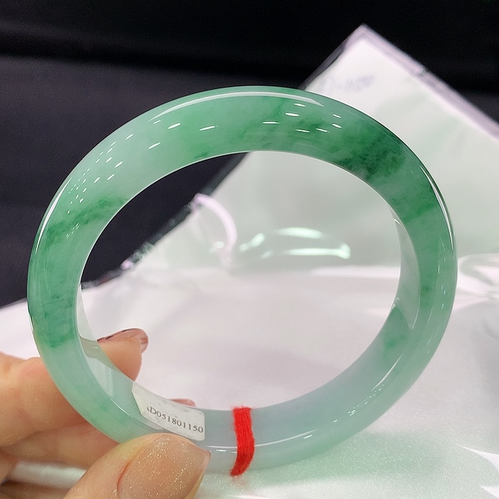 翡翠手镯未镶嵌正圈57.5