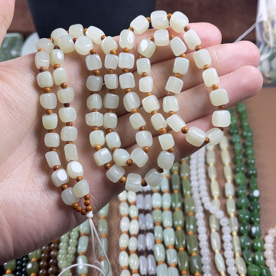 一***y和田玉未镶嵌颈饰