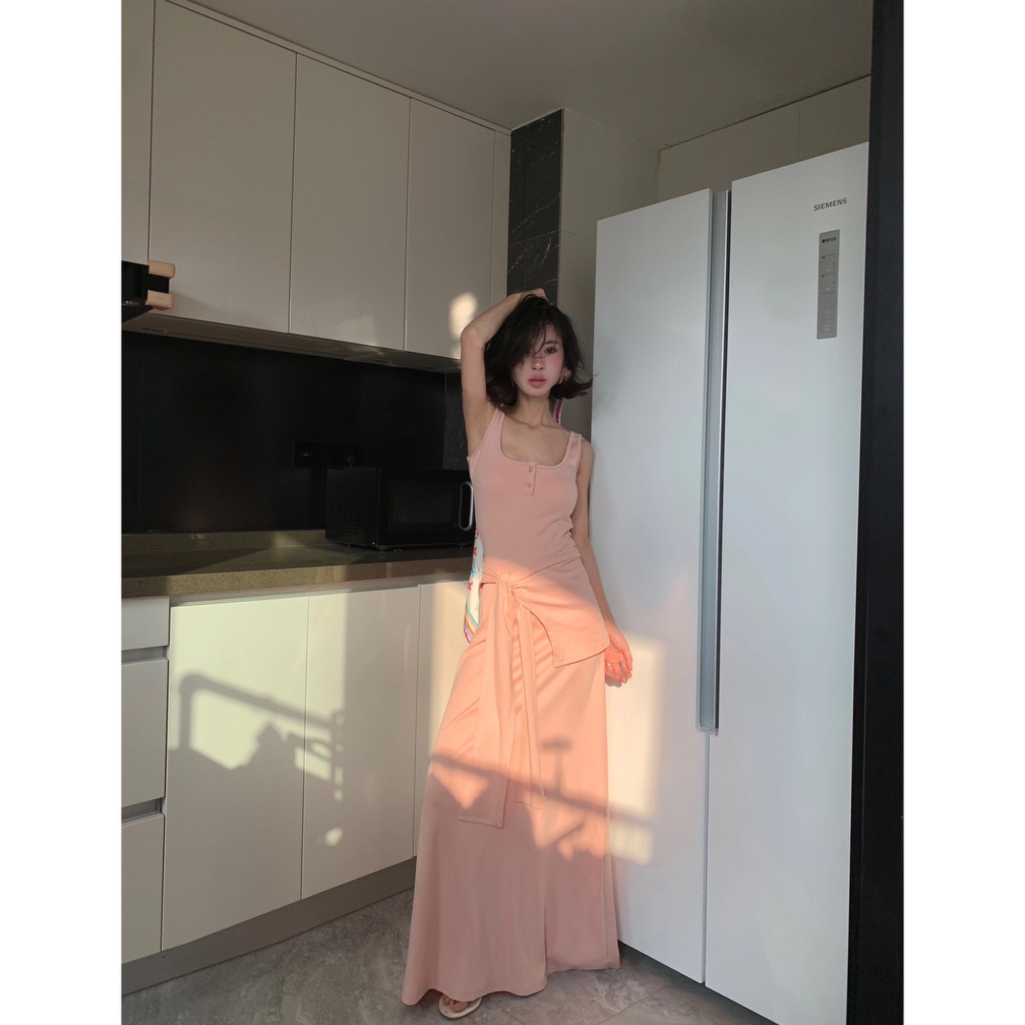 秋季新款断码捡漏.新款设计感无袖修身背心披肩连衣长裙 4494 