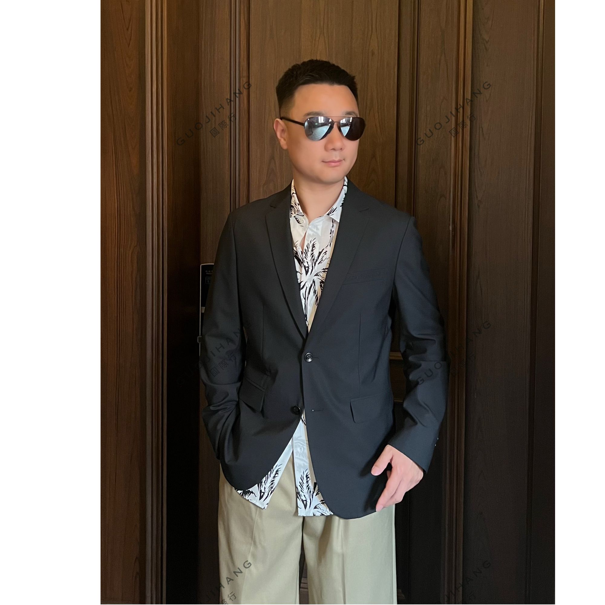 《国际行》春夏新款修身高奢定制黑色经典西服