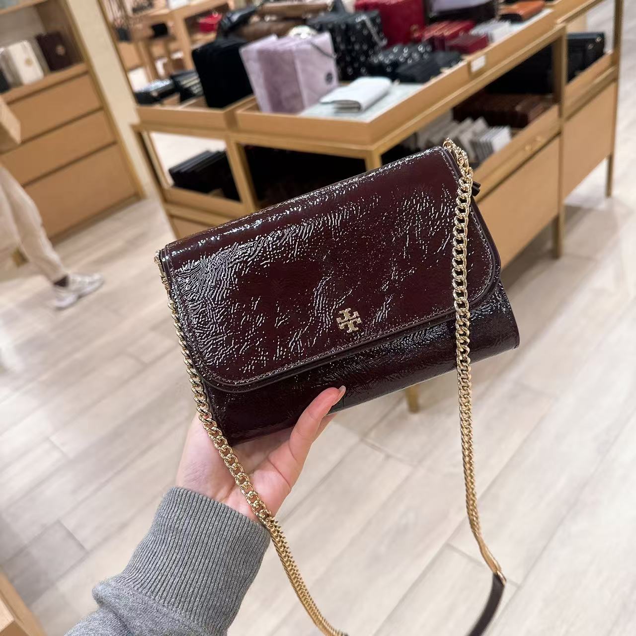 ToryBurch/汤丽柏琦  EMERSON 酒红斜挎信封包 21*13*4